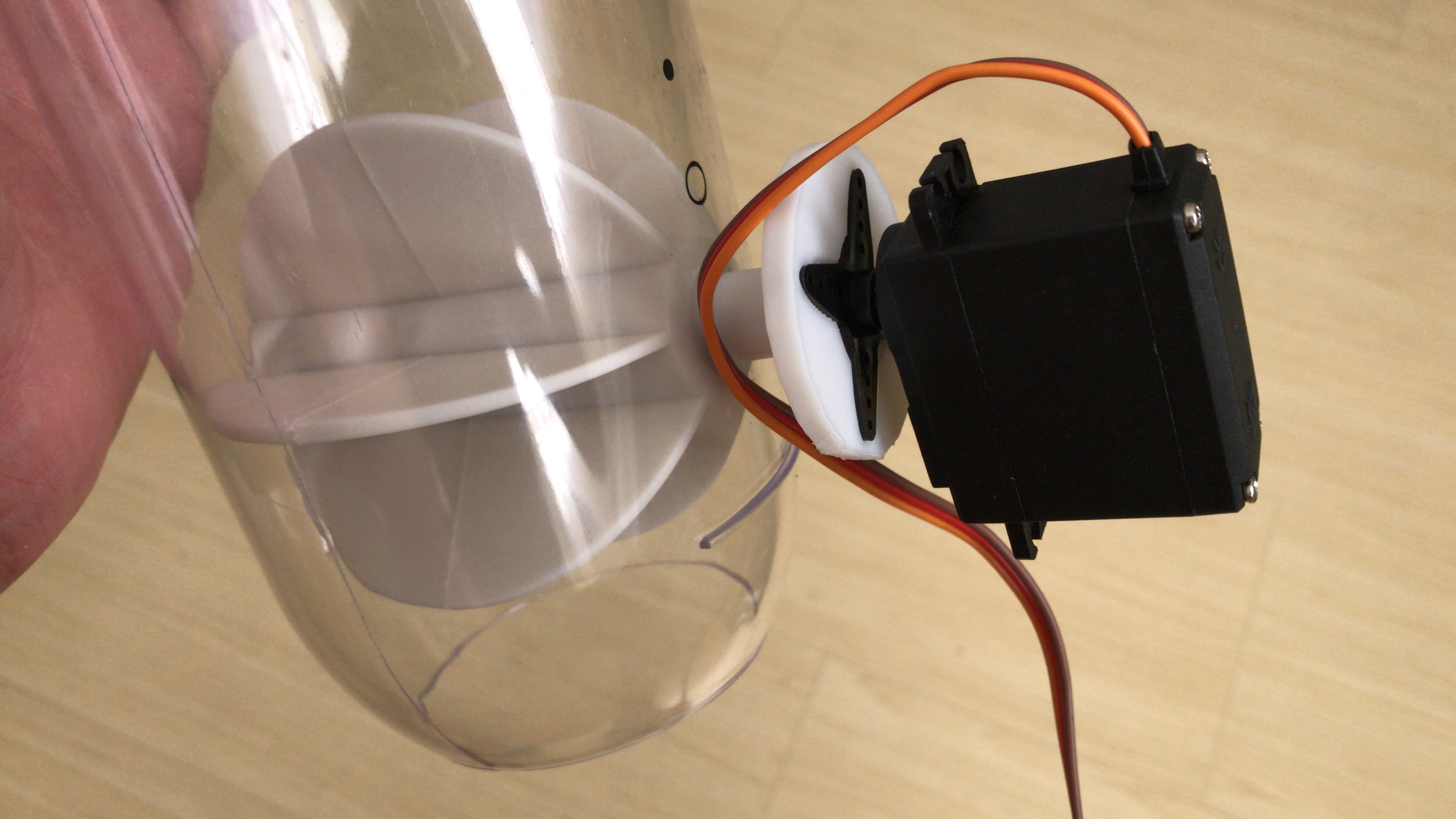 Encaixe do adaptador da manivela no servomotor