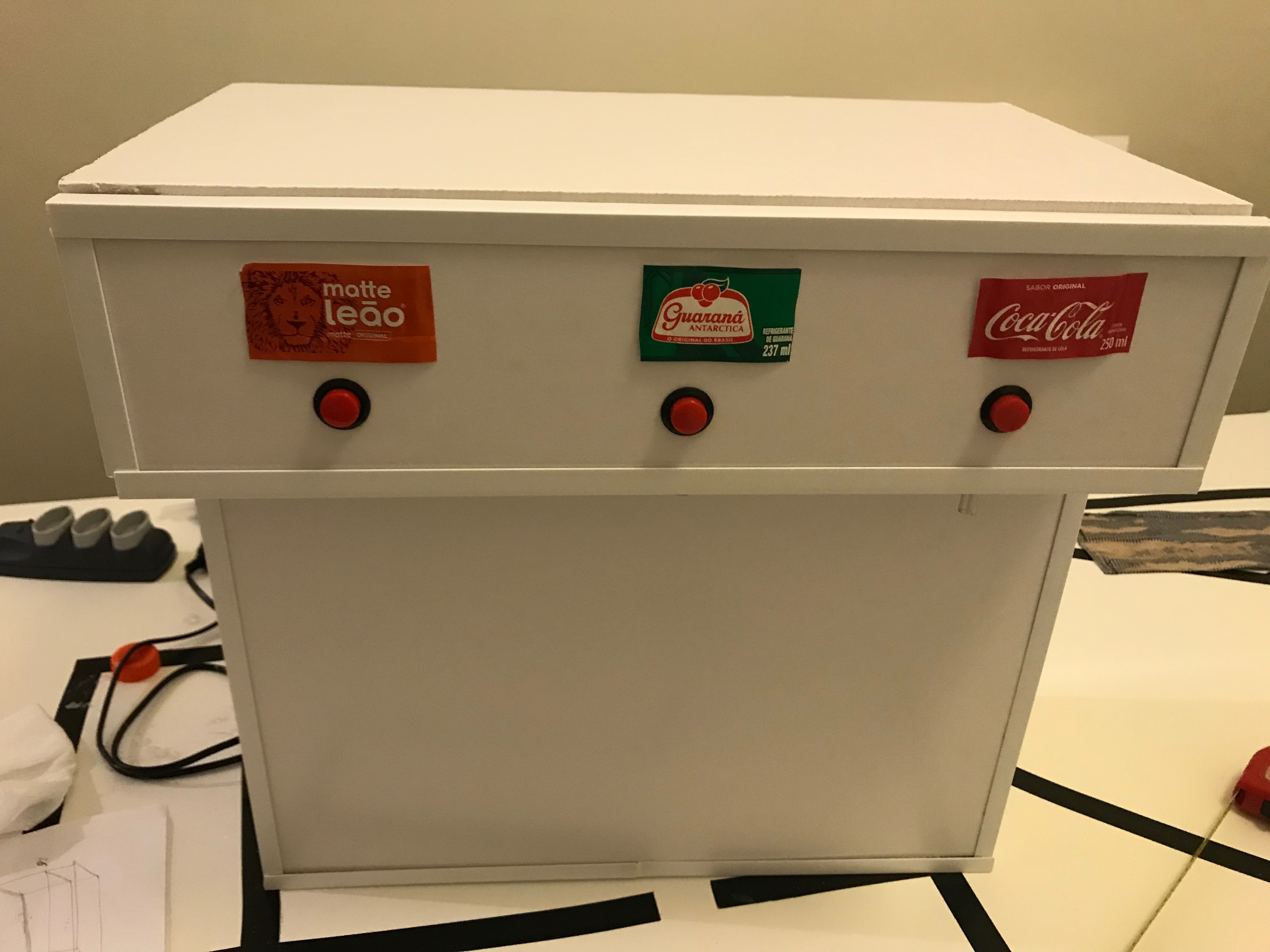 Parte da frente, com botões e legendas