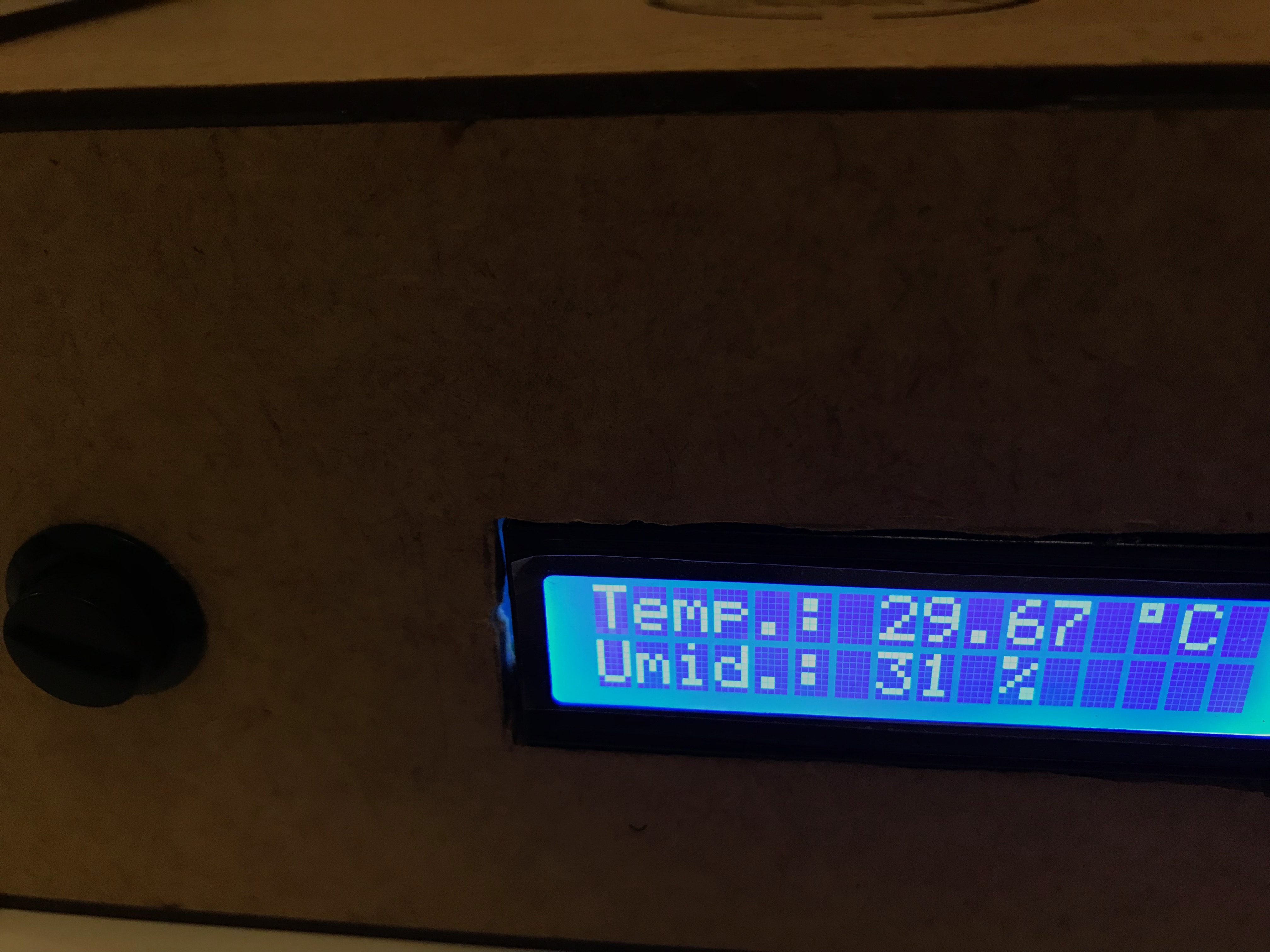 Tela exibindo temperatura e umidade em tempo real