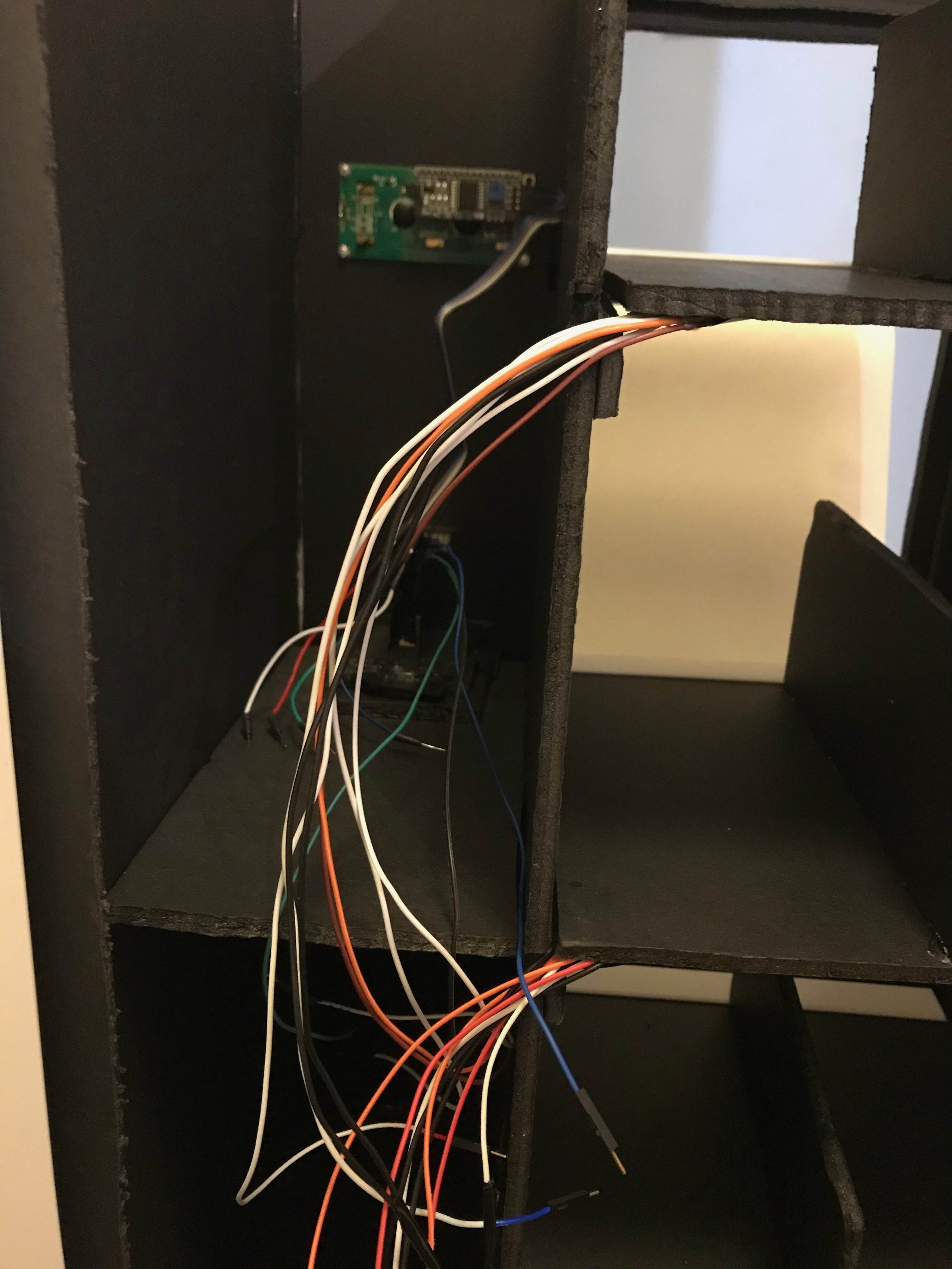 Passagem dos fios para os LEDs